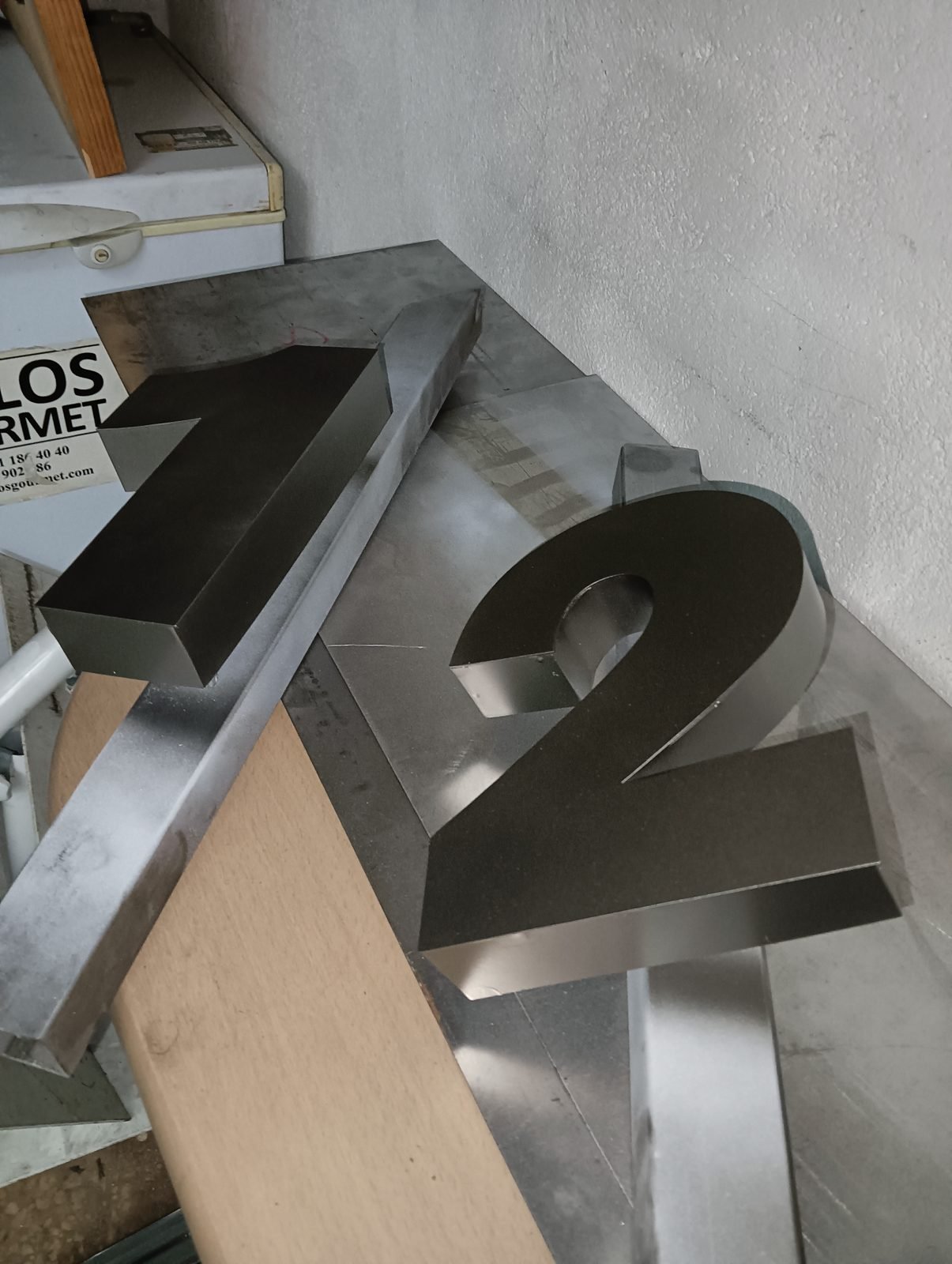 Taller propio de carpintería metálica en Pozuelo de Alarcón