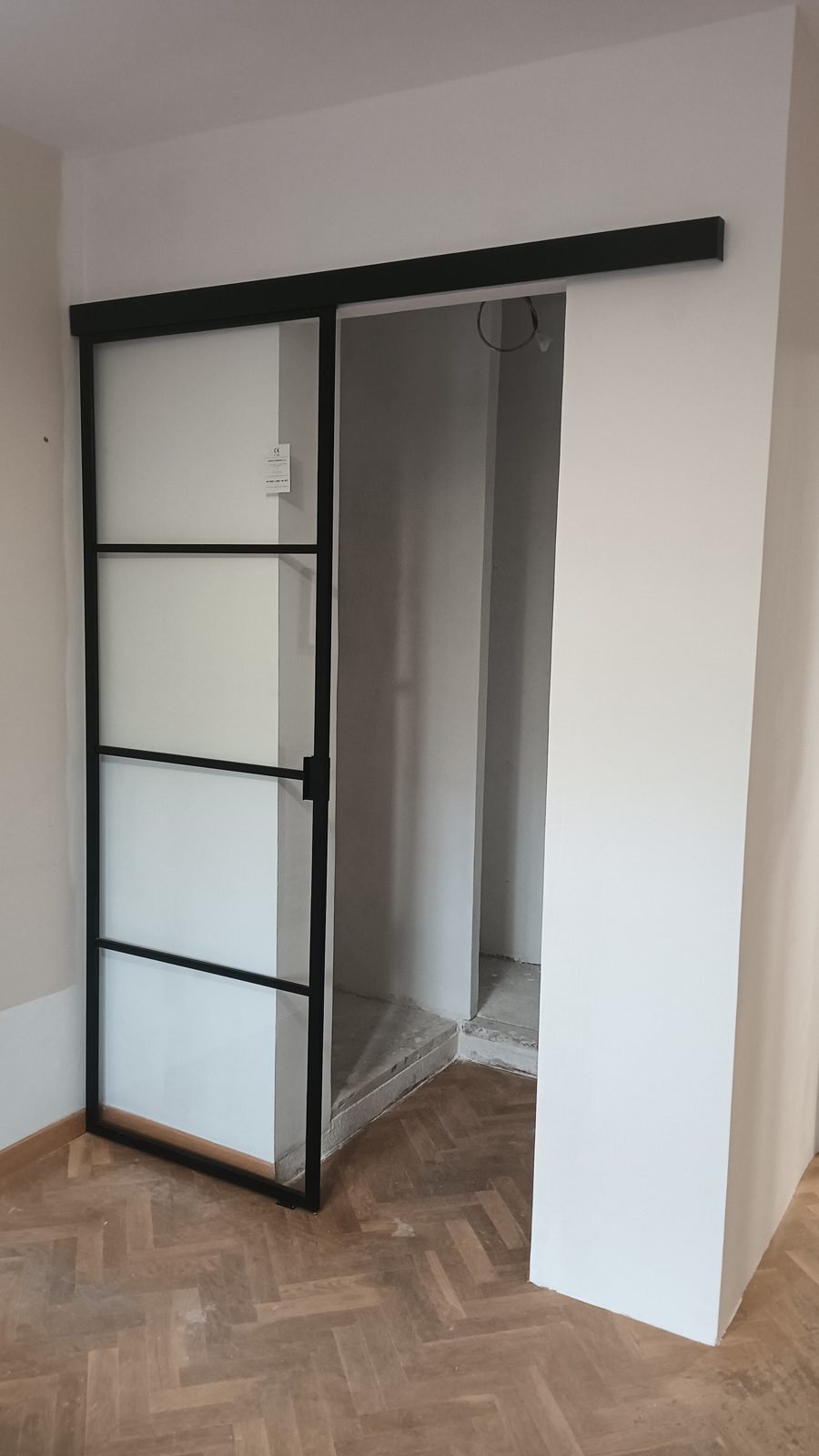 Puerta corredera de metal a medida
